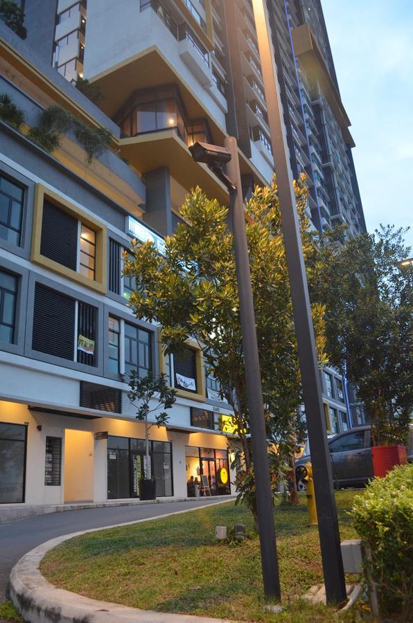Casa Rv Homestay Mkh Boulevard カジャン エクステリア 写真